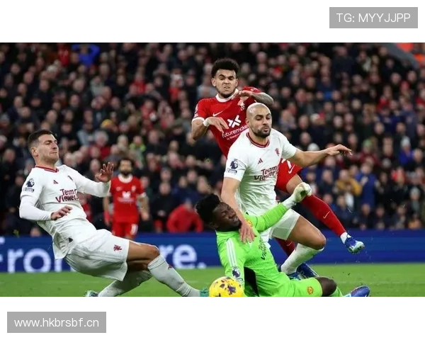 曼联关键比赛抗压能力不足,对球队争冠形势与稳定性产生明显影响 曼联关键比赛抗压能力不足,对球队争冠形势与稳定性产生明显影响