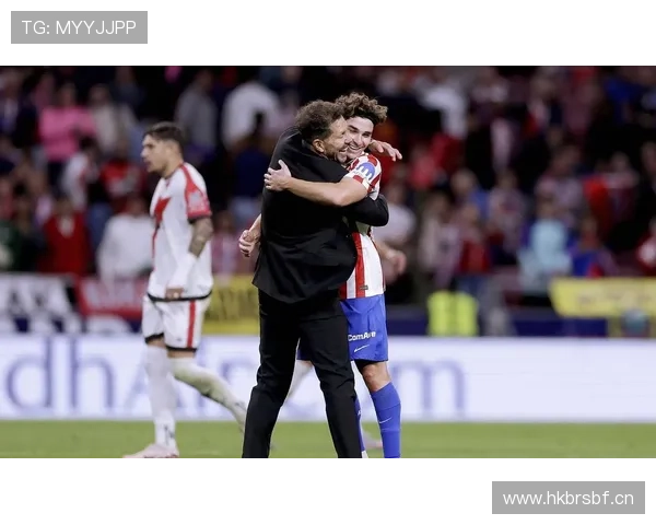 阿尔瓦雷斯买菜拎着天价手表出门，这反差我笑出了声